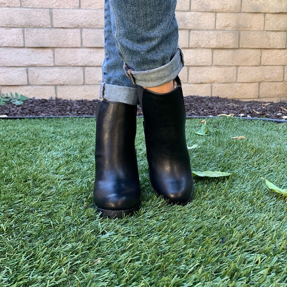 Women Faux Leather Chelsea Ankle booties - Picture 6 of 8